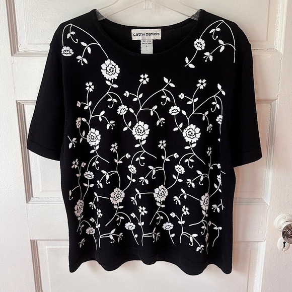Cathy Daniels Short Sleeve Knit Sweater Black & White Floral Appliqué Preppy - Picture 1 of 12